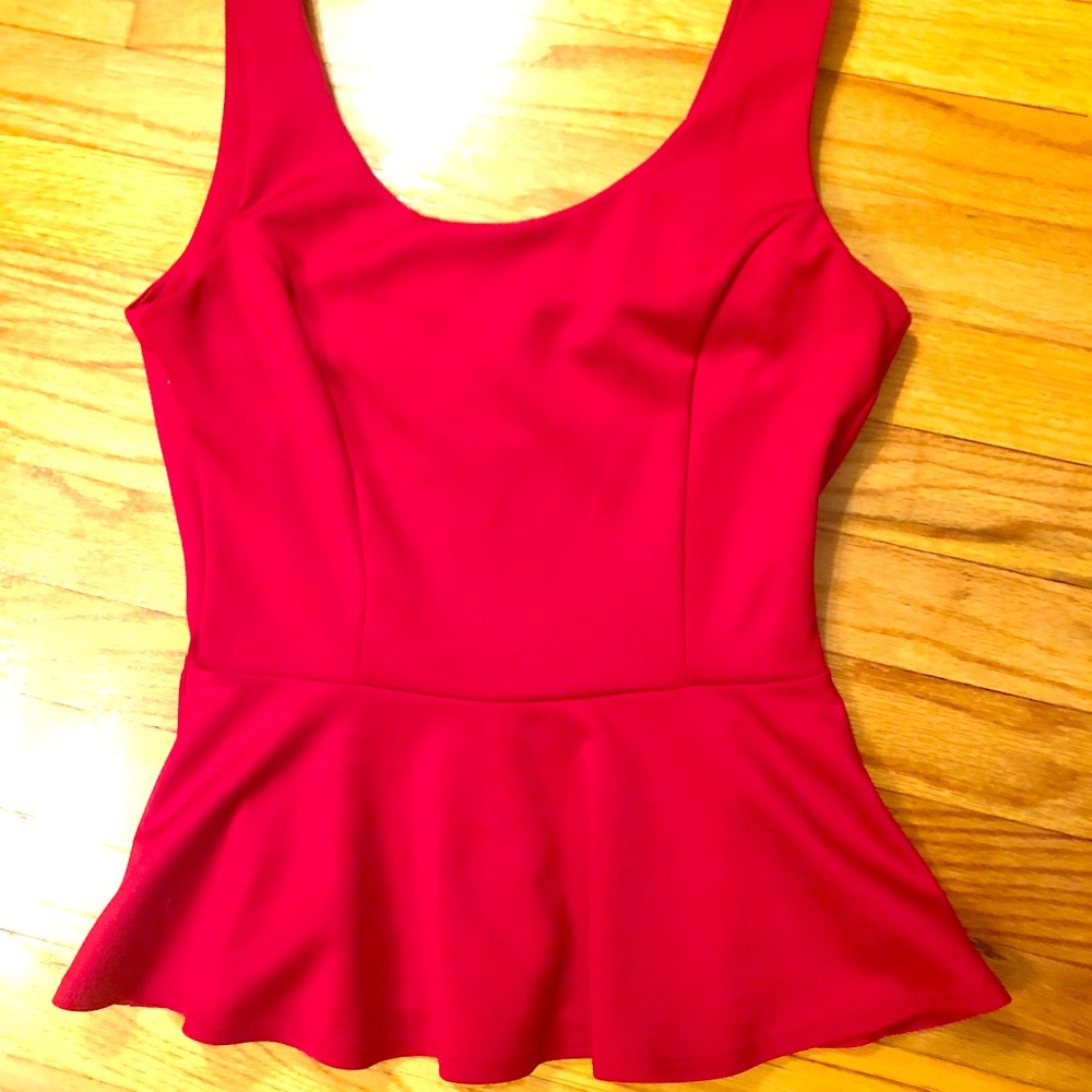 Lovely red top!💋❤️